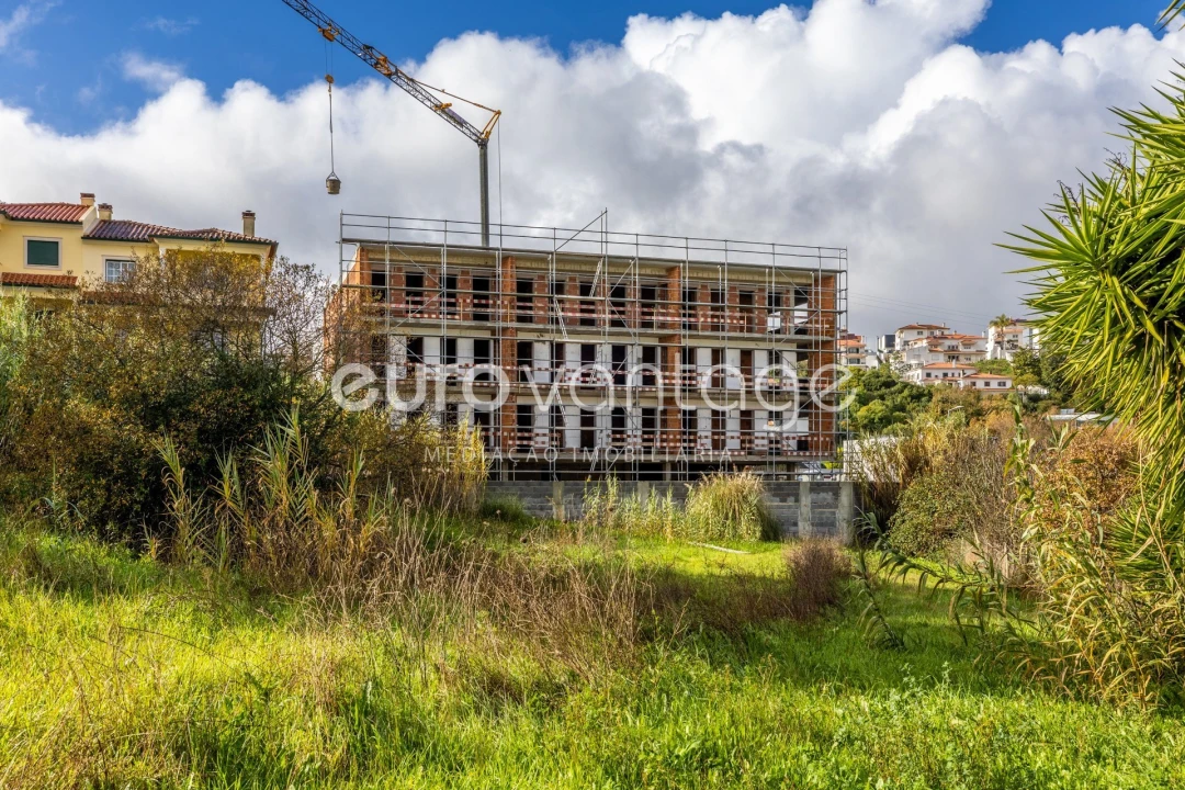 Apartamento T1 para Venda em Parceiros e Azoia Foto 1
