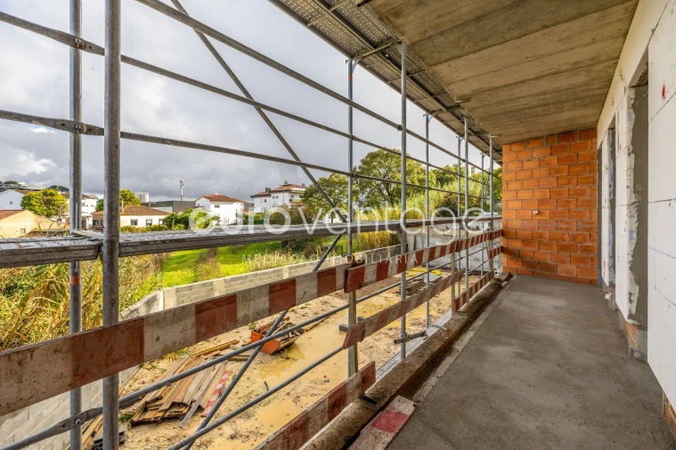 Apartamento T1 para Venda em Parceiros e Azoia Foto 19
