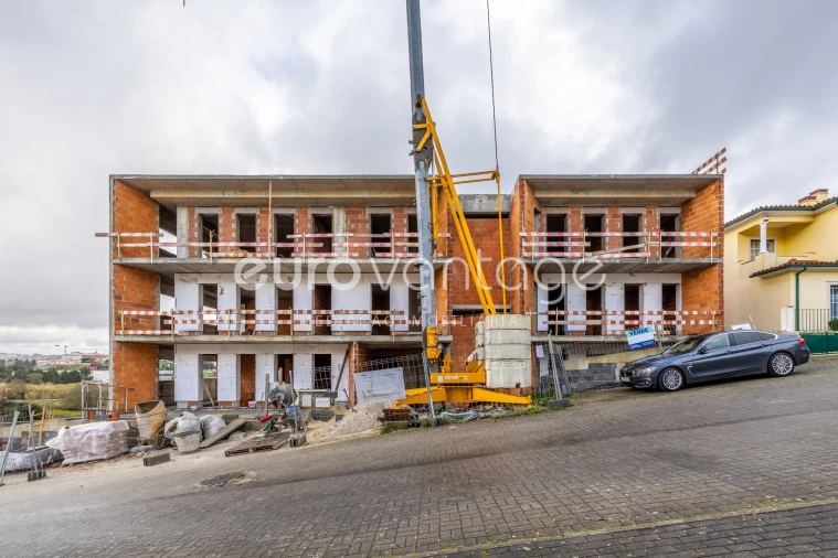 Apartamento T1 para Venda em Parceiros e Azoia Foto 13