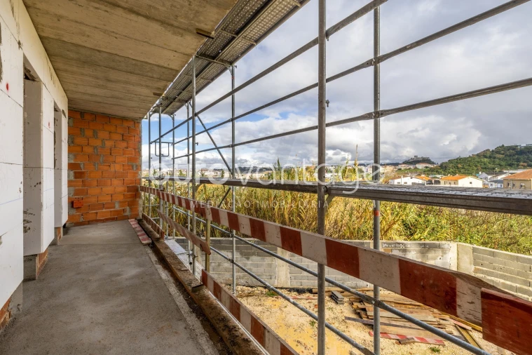 Apartamento T1 para Venda em Parceiros e Azoia Foto 18