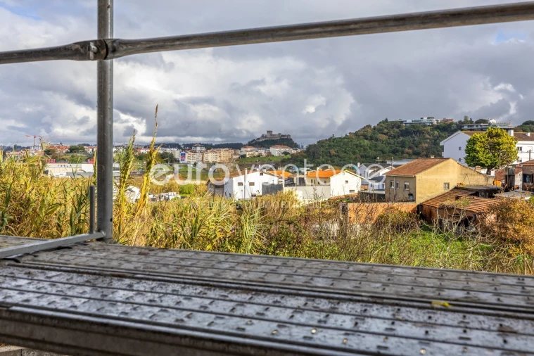 Apartamento T1 para Venda em Parceiros e Azoia Foto 20