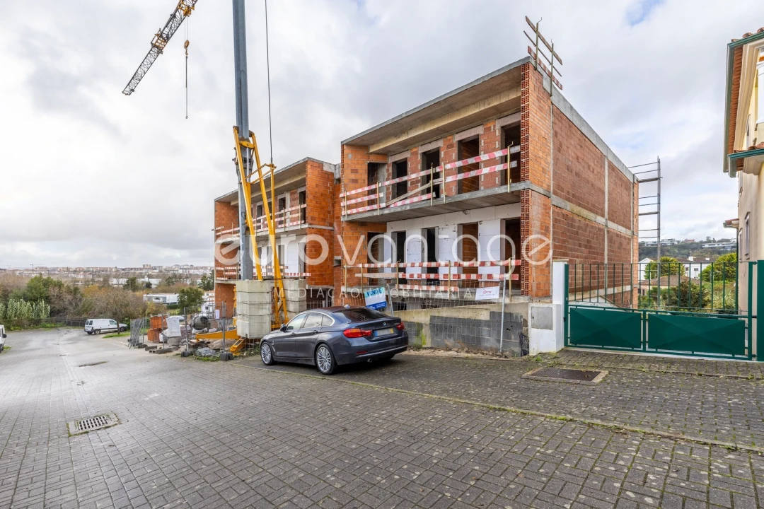 Apartamento T1 para Venda em Parceiros e Azoia Foto 12