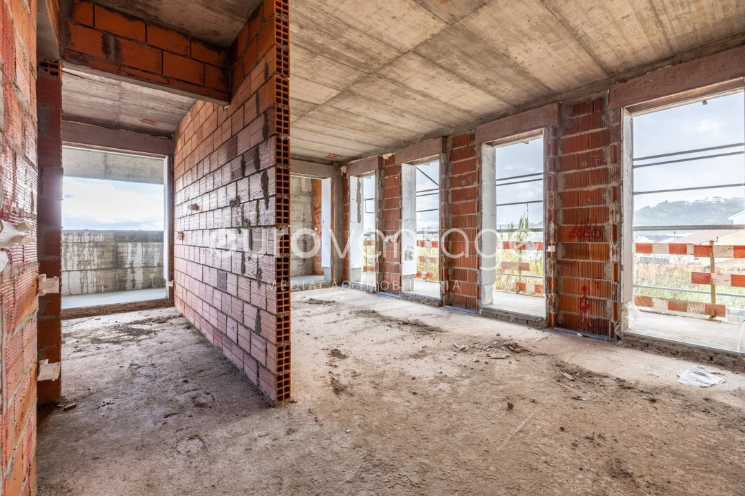 Apartamento T1 para Venda em Parceiros e Azoia Foto 15