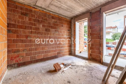 Apartamento T1 para Venda em Parceiros e Azoia