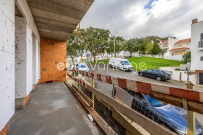 Apartamento T1 para Venda em Parceiros e Azoia