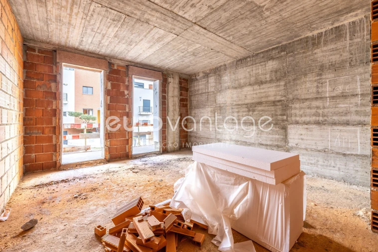 Apartamento T1 para Venda em Parceiros e Azoia Foto 16