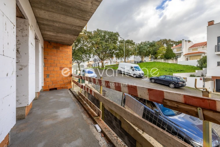 Apartamento T1 para Venda em Parceiros e Azoia Foto 17