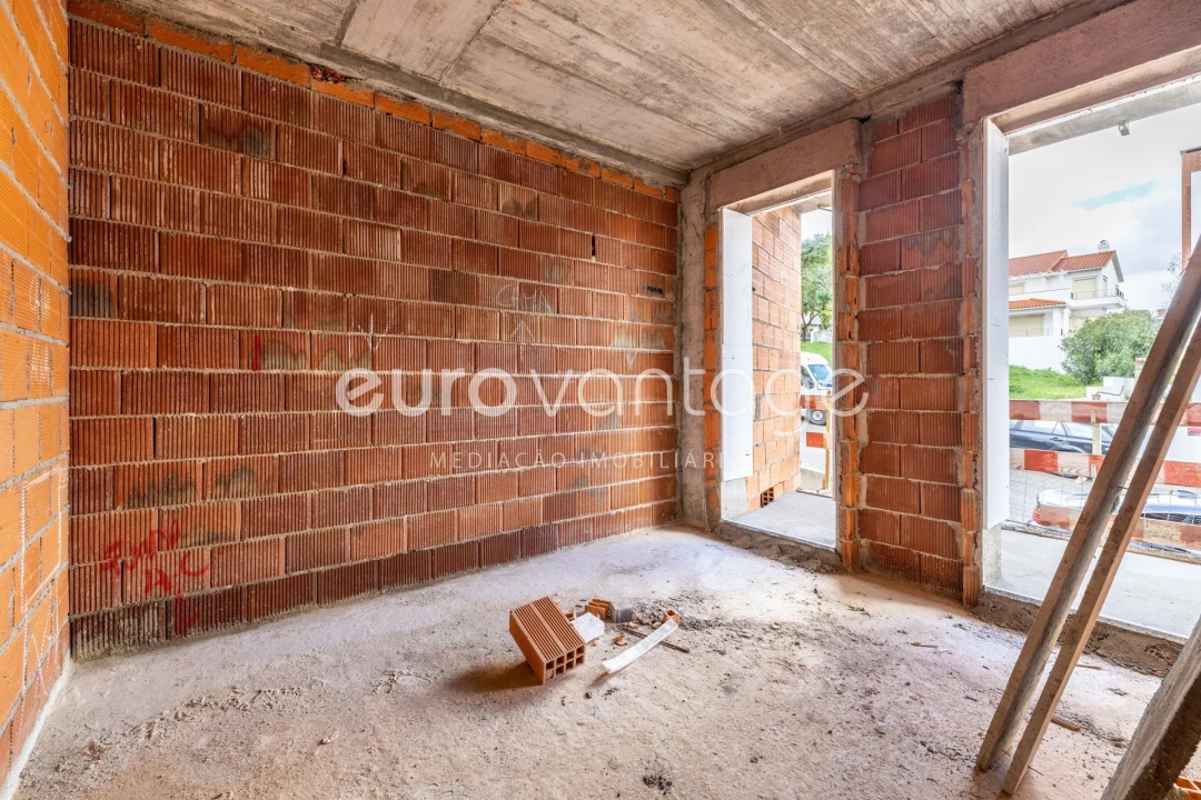 Apartamento T1 para Venda em Parceiros e Azoia Foto 19