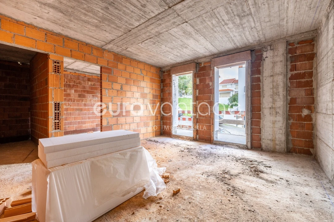 Apartamento T1 para Venda em Parceiros e Azoia Foto 13