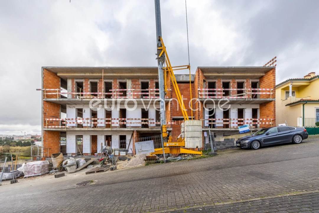 Apartamento T1 para Venda em Parceiros e Azoia Foto 1