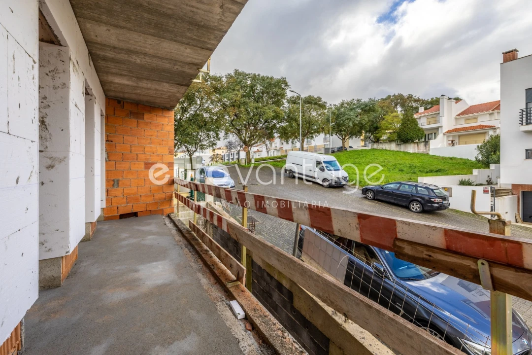 Apartamento T1 para Venda em Parceiros e Azoia Foto 17