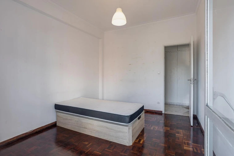 Apartamento T2 para Venda em Rio de Mouro Foto 12