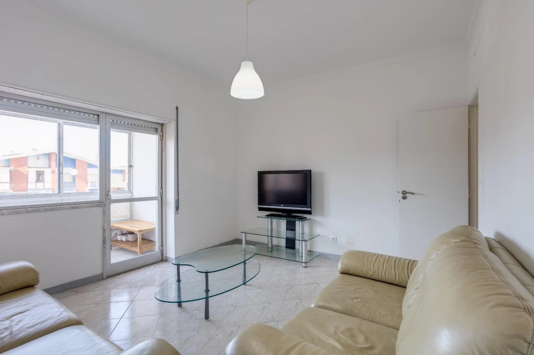 Apartamento T2 para Venda em Rio de Mouro Foto 5