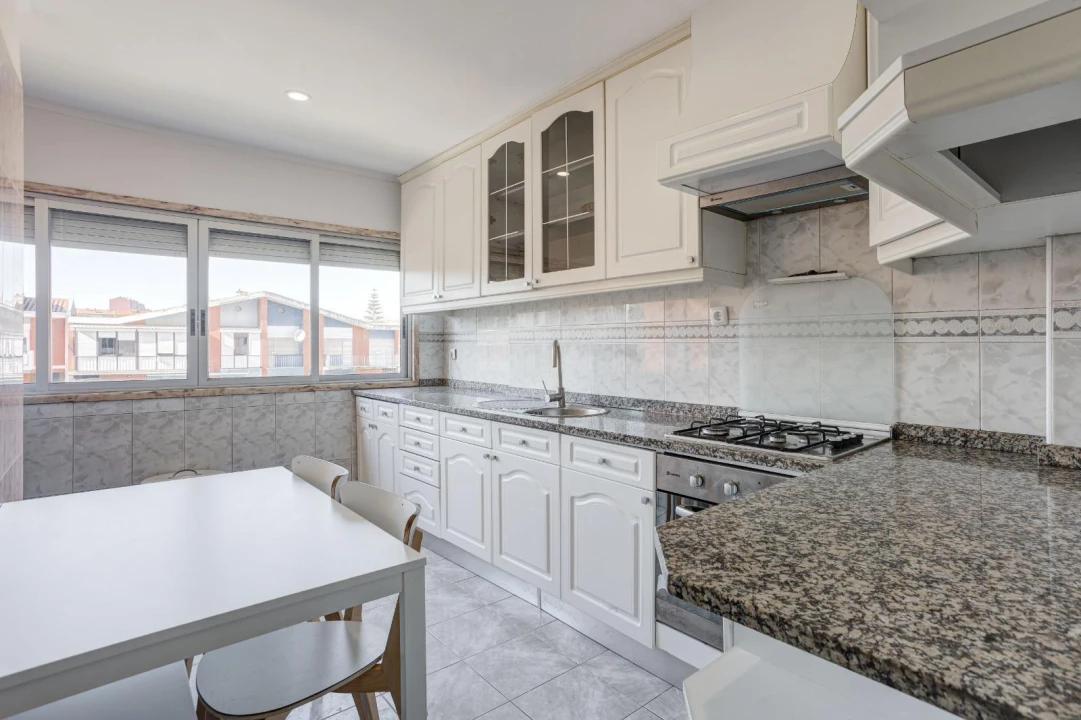 Apartamento T2 para Venda em Rio de Mouro Foto 8