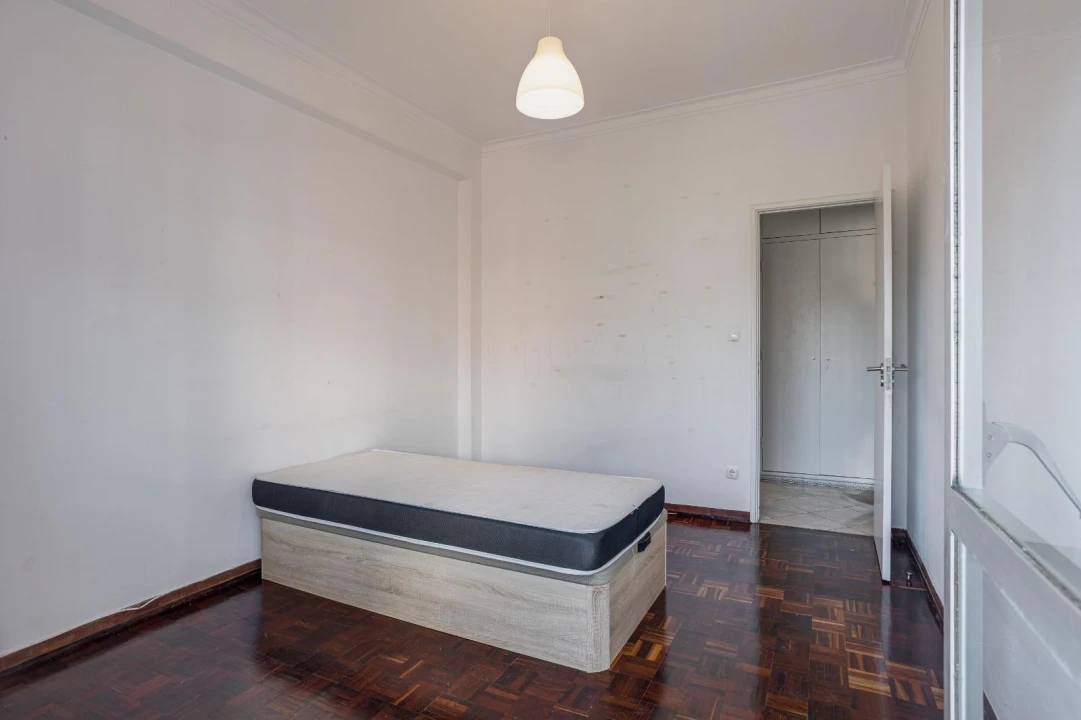 Apartamento T2 para Venda em Rio de Mouro Foto 12