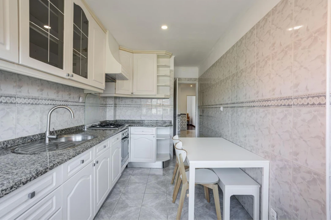 Apartamento T2 para Venda em Rio de Mouro Foto 10