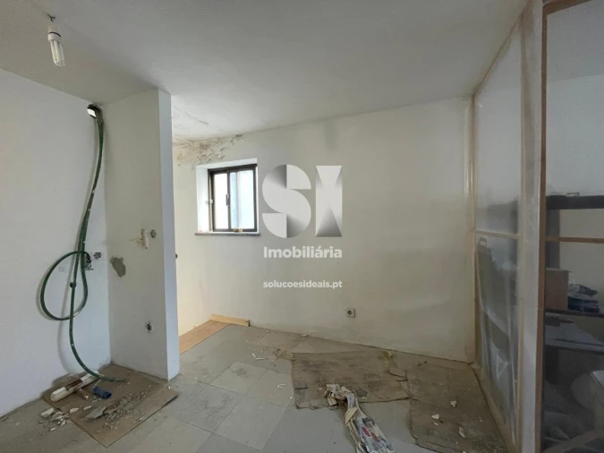 Negócio para Arrendamento em Santo Antonio dos Olivais Foto 3