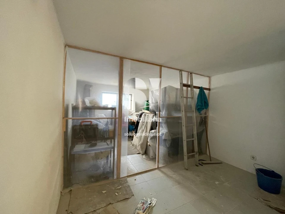 Negócio para Arrendamento em Santo Antonio dos Olivais Foto 4