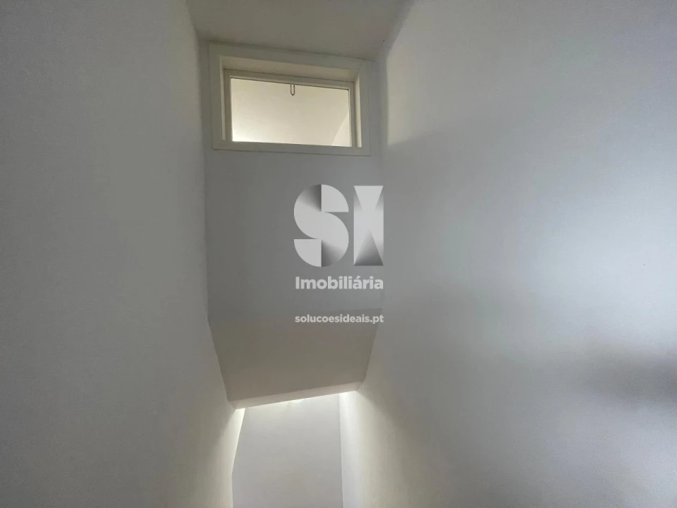 Negócio para Arrendamento em Santo Antonio dos Olivais Foto 8