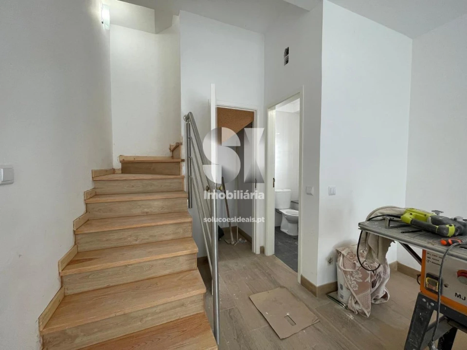 Negócio para Arrendamento em Santo Antonio dos Olivais Foto 7