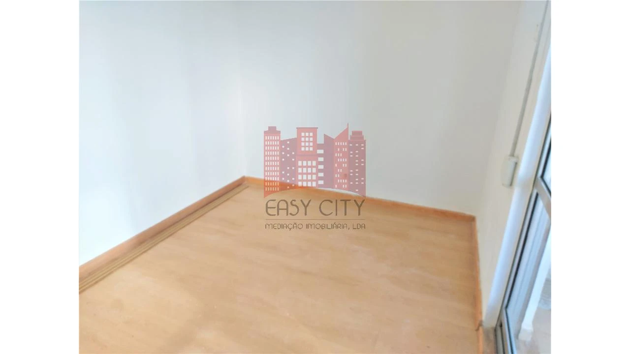 Apartamento T1 para Venda em Massamá e Monte Abraão Foto 11