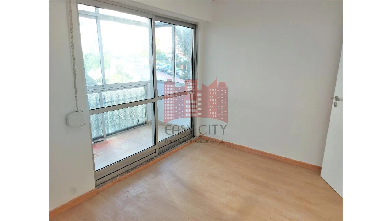 Apartamento T1 para Venda em Massamá e Monte Abraão Foto 13
