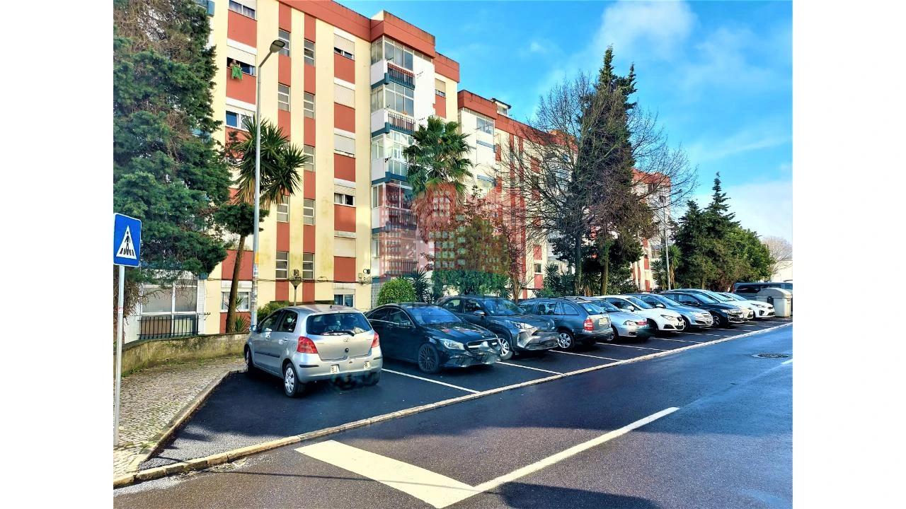 Apartamento T1 para Venda em Massamá e Monte Abraão Foto 3