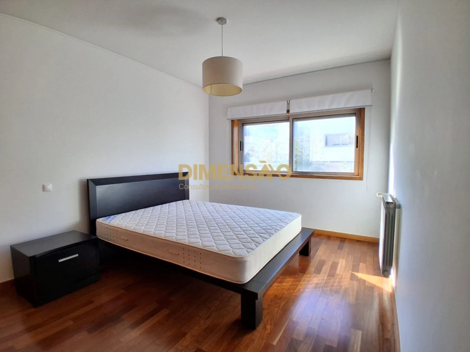 Apartamento T2 para Arrendamento em Pedrouços Foto 1