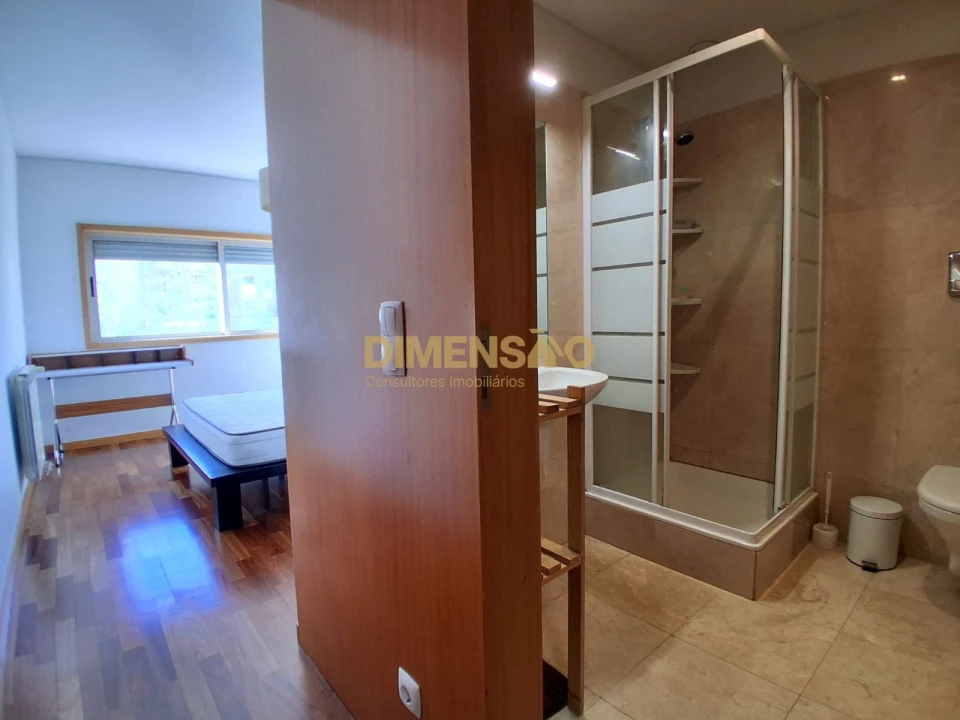 Apartamento T2 para Arrendamento em Pedrouços Foto 10