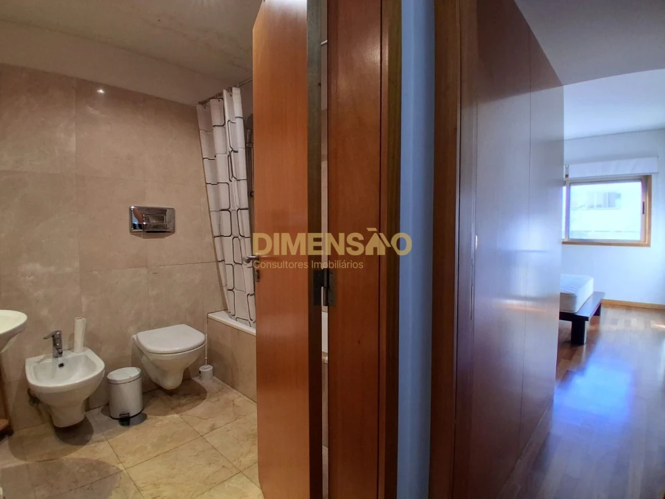 Apartamento T2 para Arrendamento em Pedrouços Foto 11
