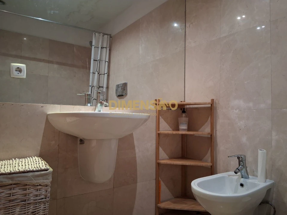 Apartamento T2 para Arrendamento em Pedrouços Foto 13