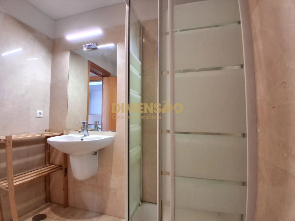 Apartamento T2 para Arrendamento em Pedrouços Foto 14