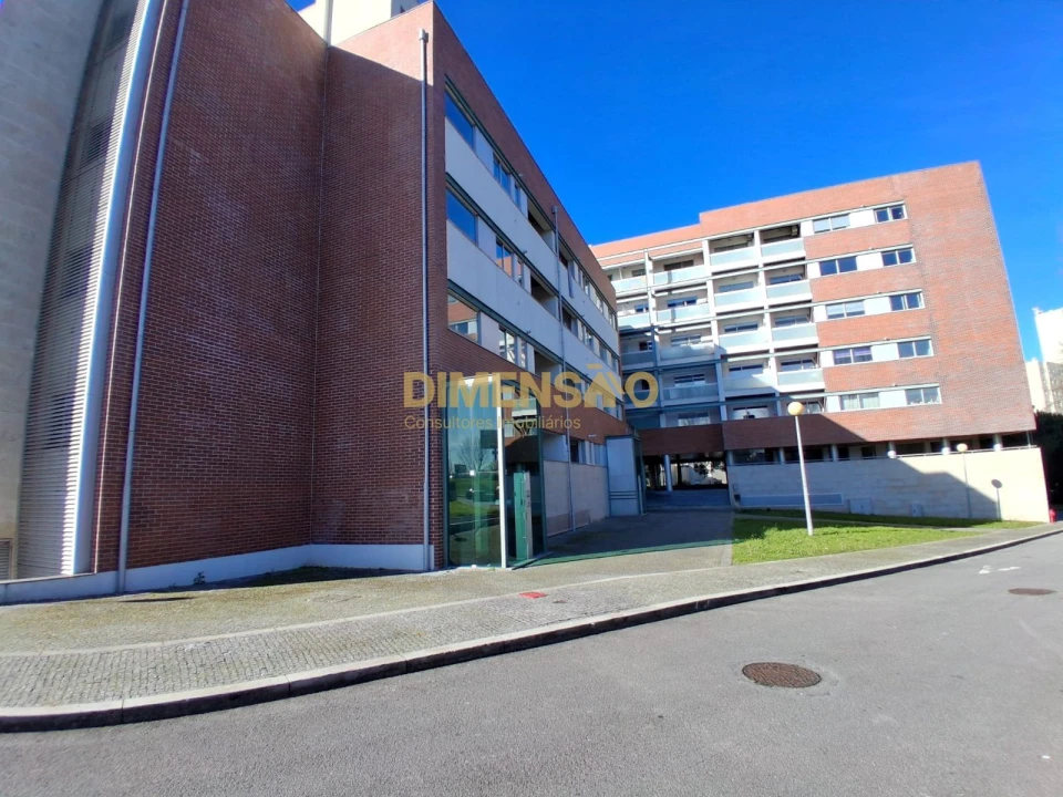 Apartamento T2 para Arrendamento em Pedrouços Foto 18