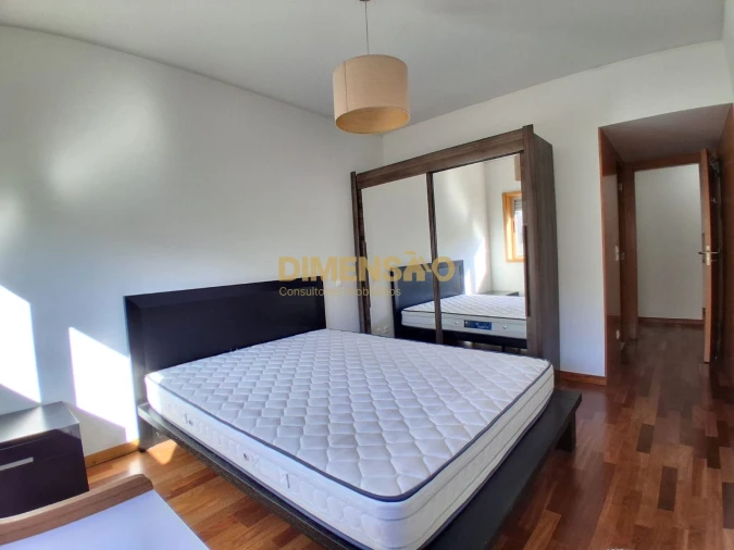 Apartamento T2 para Arrendamento em Pedrouços Foto 2