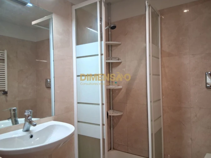 Apartamento T2 para Arrendamento em Pedrouços Foto 12