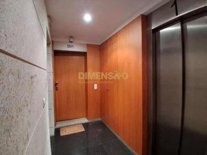 Apartamento T2 para Arrendamento em Pedrouços Foto 17