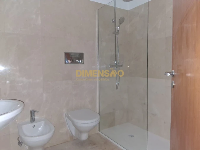 Apartamento T2 para Arrendamento em Pedrouços Foto 20