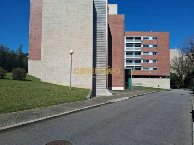 Apartamento T2 para Arrendamento em Pedrouços Foto 25