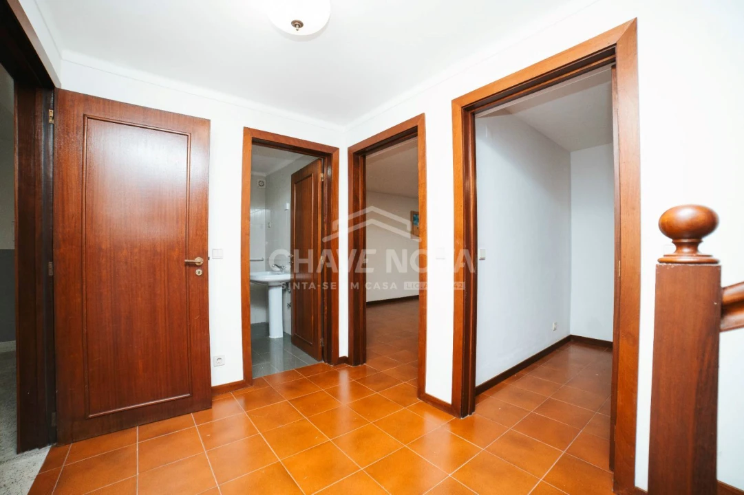 Moradia T4 para Arrendamento em Ferreiros e Gondizalves Foto 7