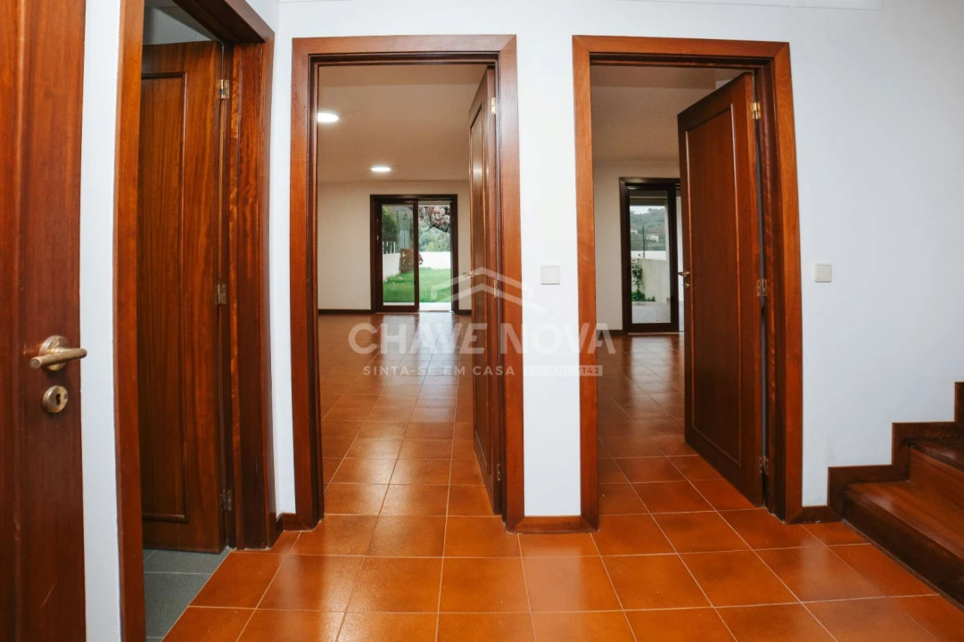 Moradia T4 para Arrendamento em Ferreiros e Gondizalves Foto 8