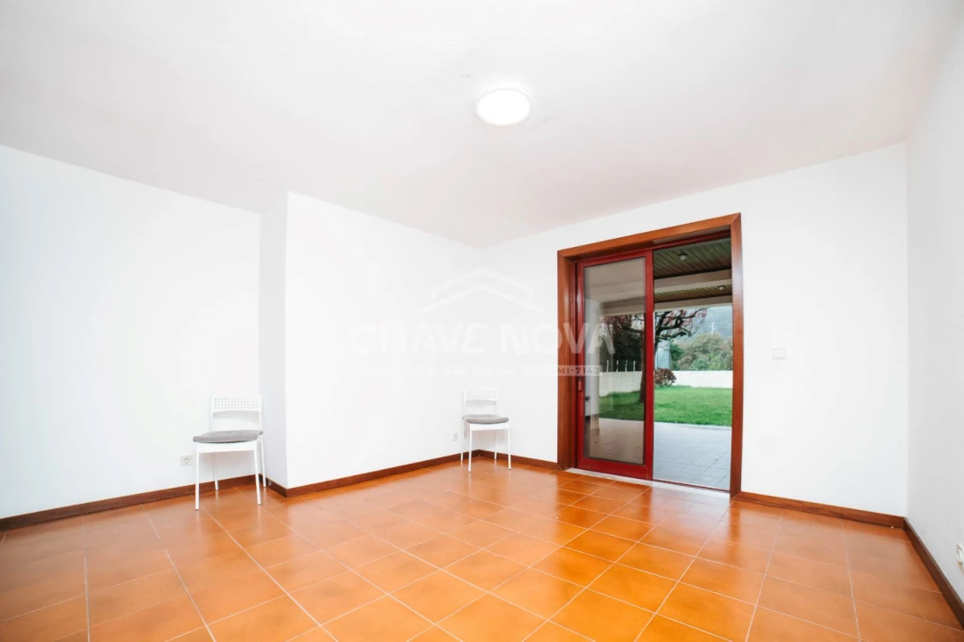 Moradia T4 para Arrendamento em Ferreiros e Gondizalves Foto 11