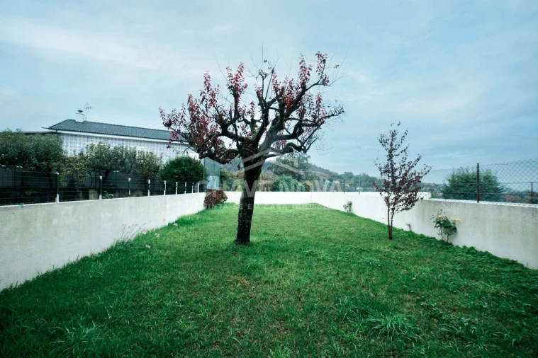 Moradia T4 para Arrendamento em Ferreiros e Gondizalves Foto 2