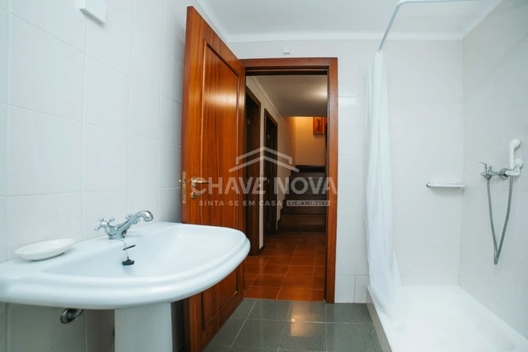 Moradia T4 para Arrendamento em Ferreiros e Gondizalves Foto 9