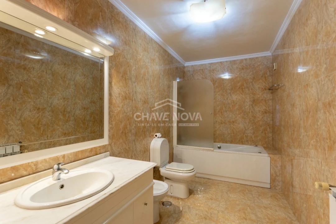 Moradia T4 para Arrendamento em Glória e Vera Cruz Foto 9