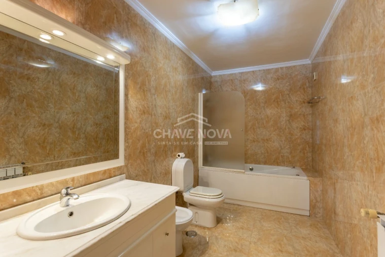 Moradia T4 para Arrendamento em Glória e Vera Cruz Foto 9