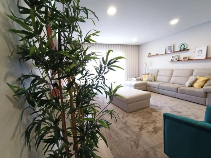 Apartamento T4 para Venda em Tavarede Foto 1