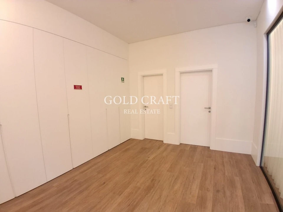 Loja para Arrendamento em Mina de Água Foto 14