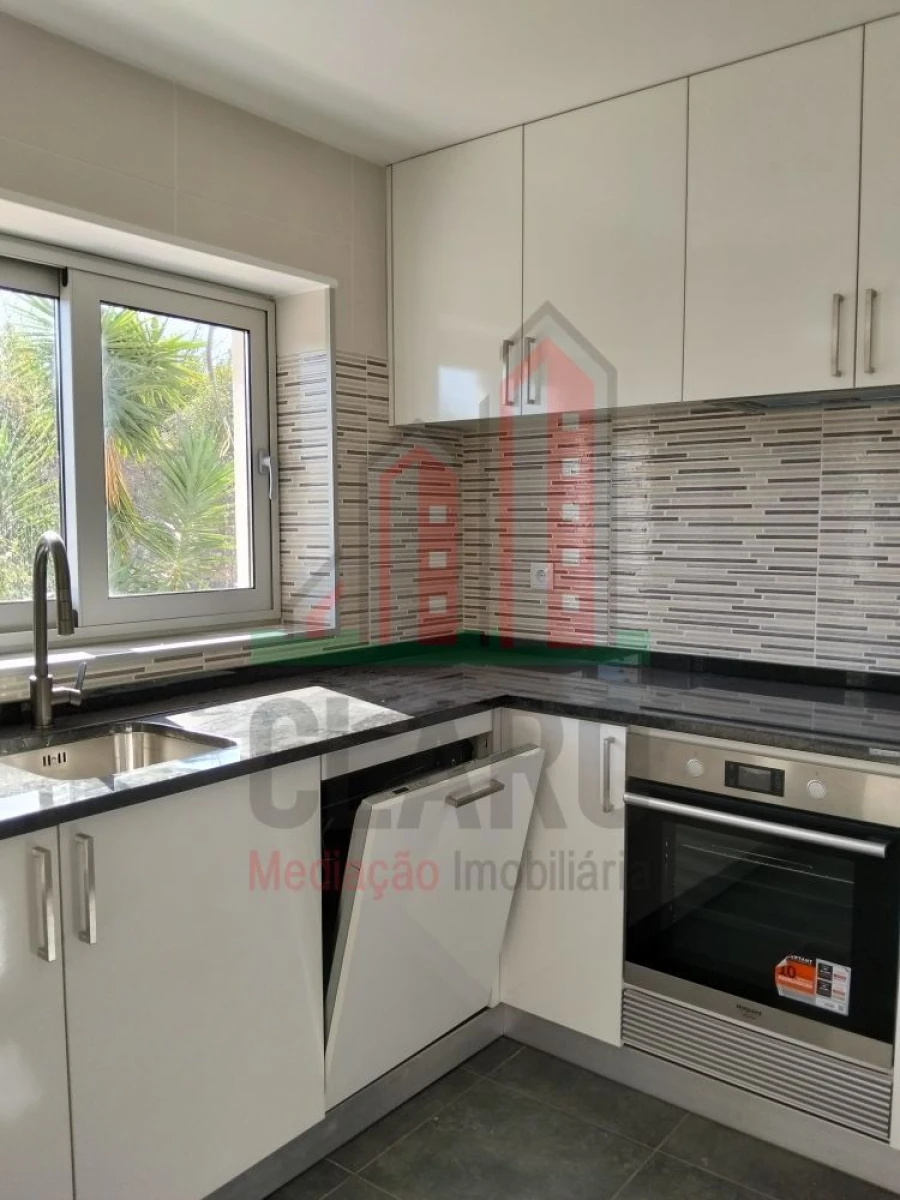 Apartamento T2 para Venda em Santa Clara e Castelo Viegas Foto 3