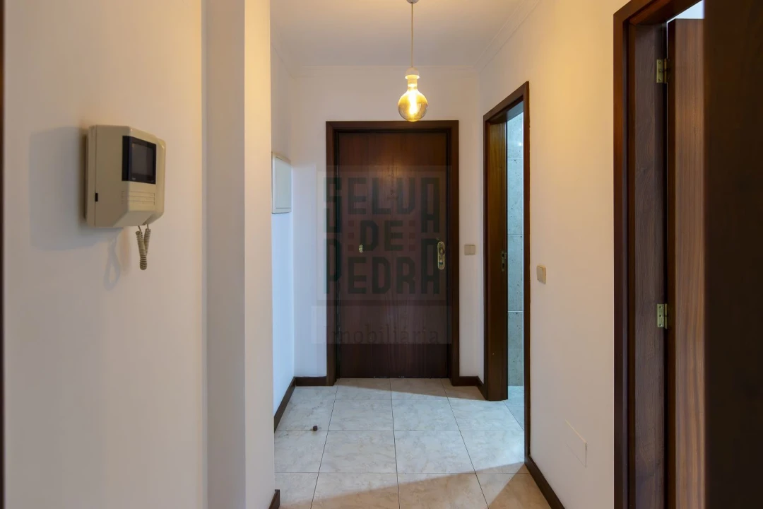 Apartamento T1 para Arrendamento em Paranhos Foto 13