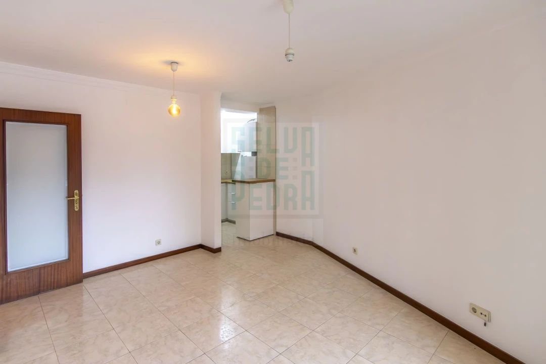 Apartamento T1 para Arrendamento em Paranhos Foto 2